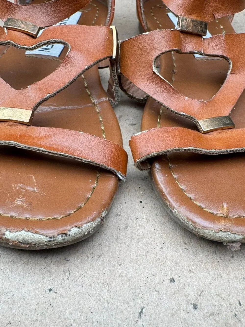 Steve Madden Girls Brown Gladiator Sandals Size 8 damage